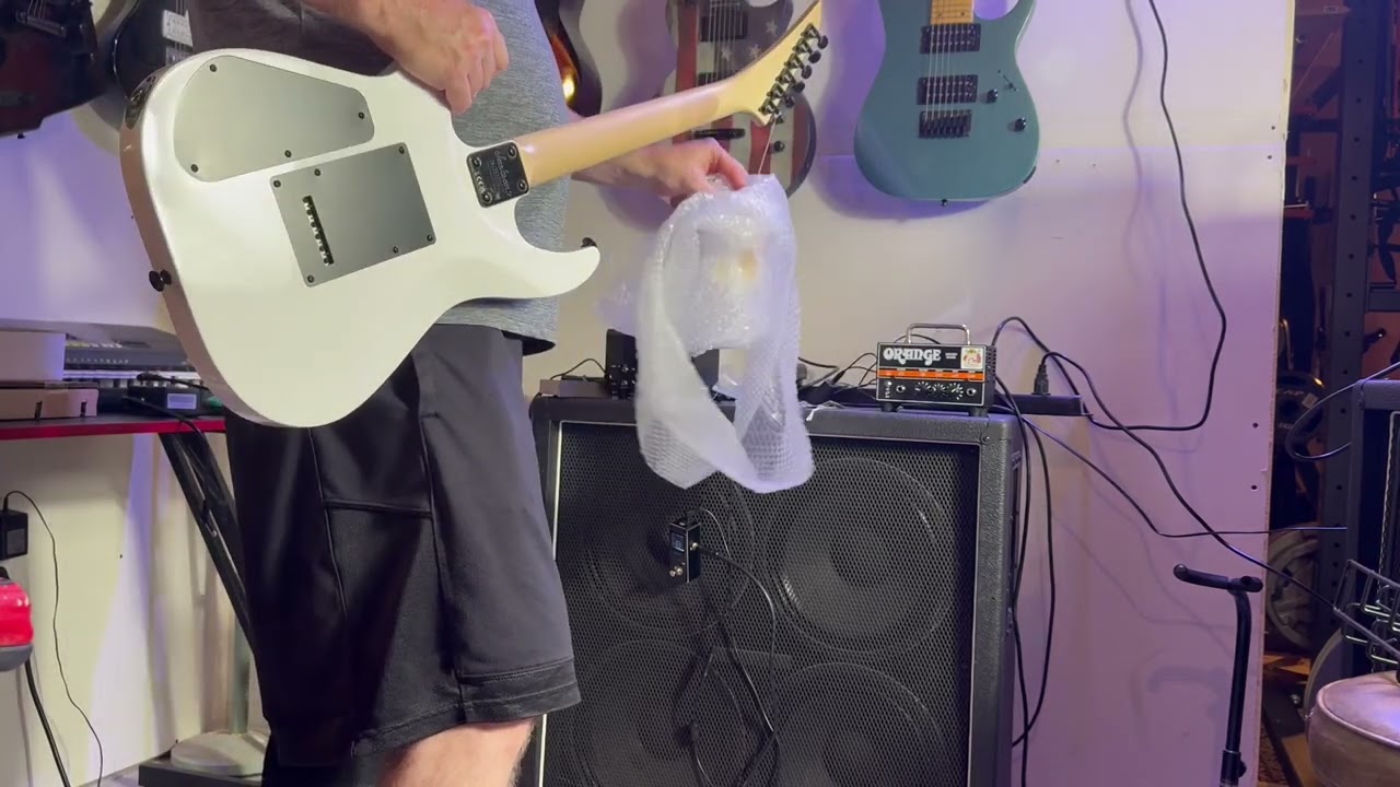 Unboxing Jackson JS22 dinky HH electric guitar