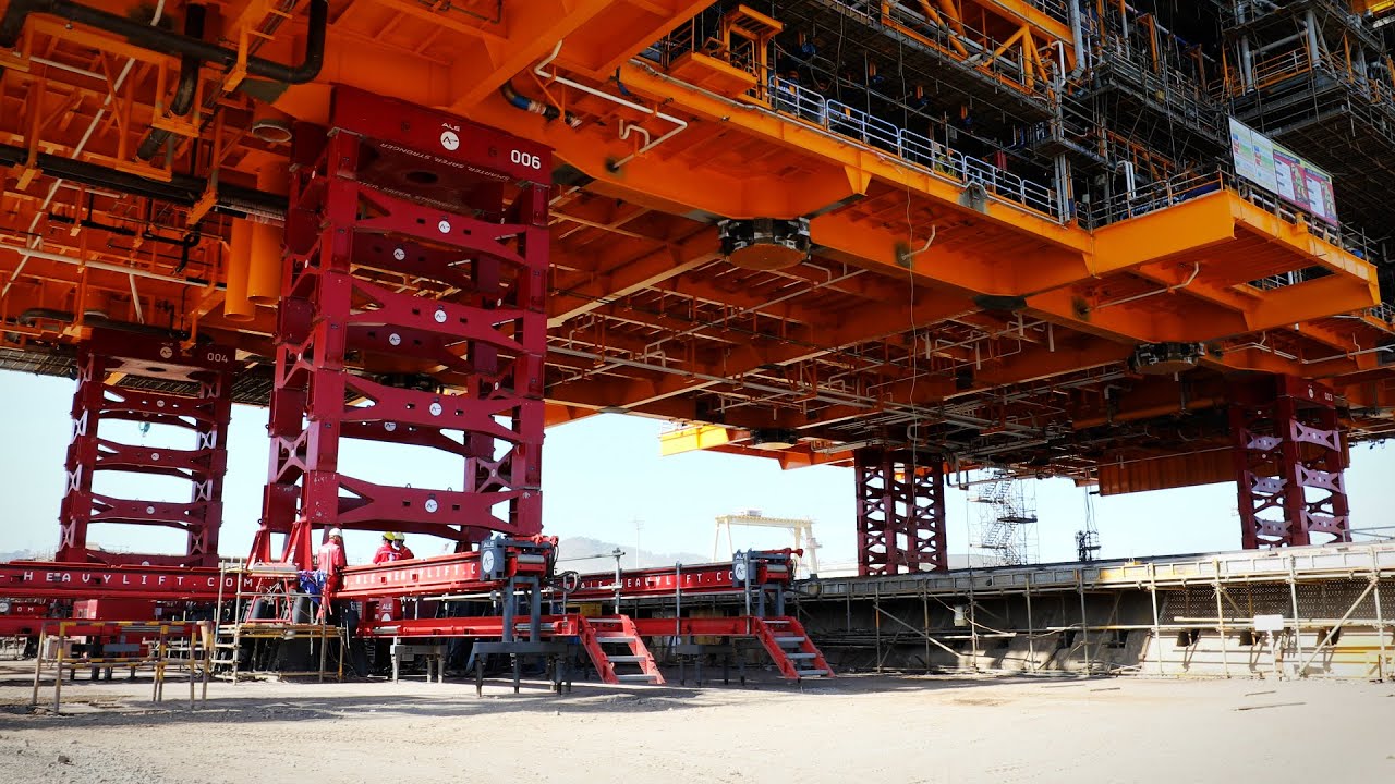 Part #5 Vietnam - Mega Jack 5200 in action to jack up the 14,000t Topside