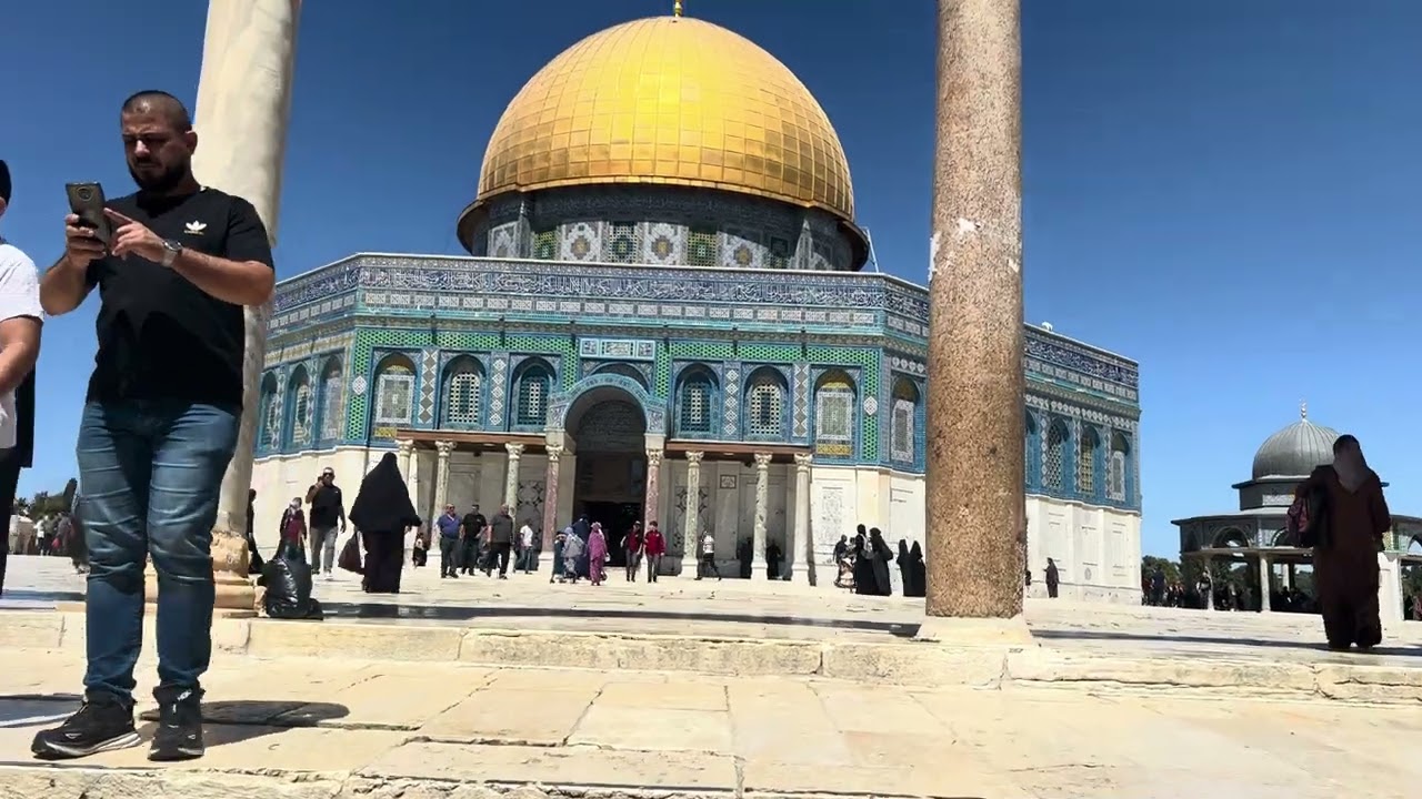 الطريق ابتداءً من المسجد القبليّ وانتهاءً بصحن قبّة الصخرة