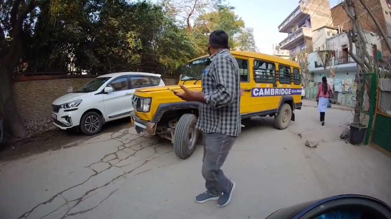 Aaj main ja raha tha to mere upar Gali ke kutte bhaunkne Lage  https://youtu.be/WGCdBcOh020