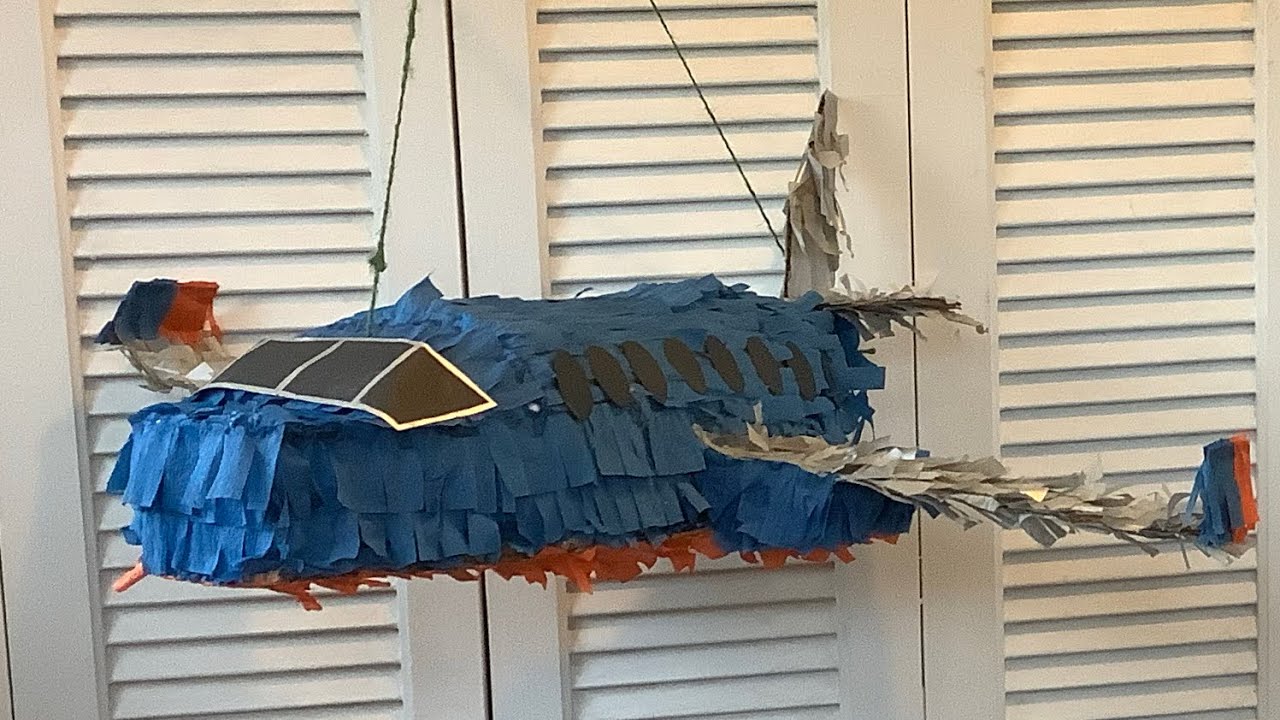 Airplane piñata ✈️