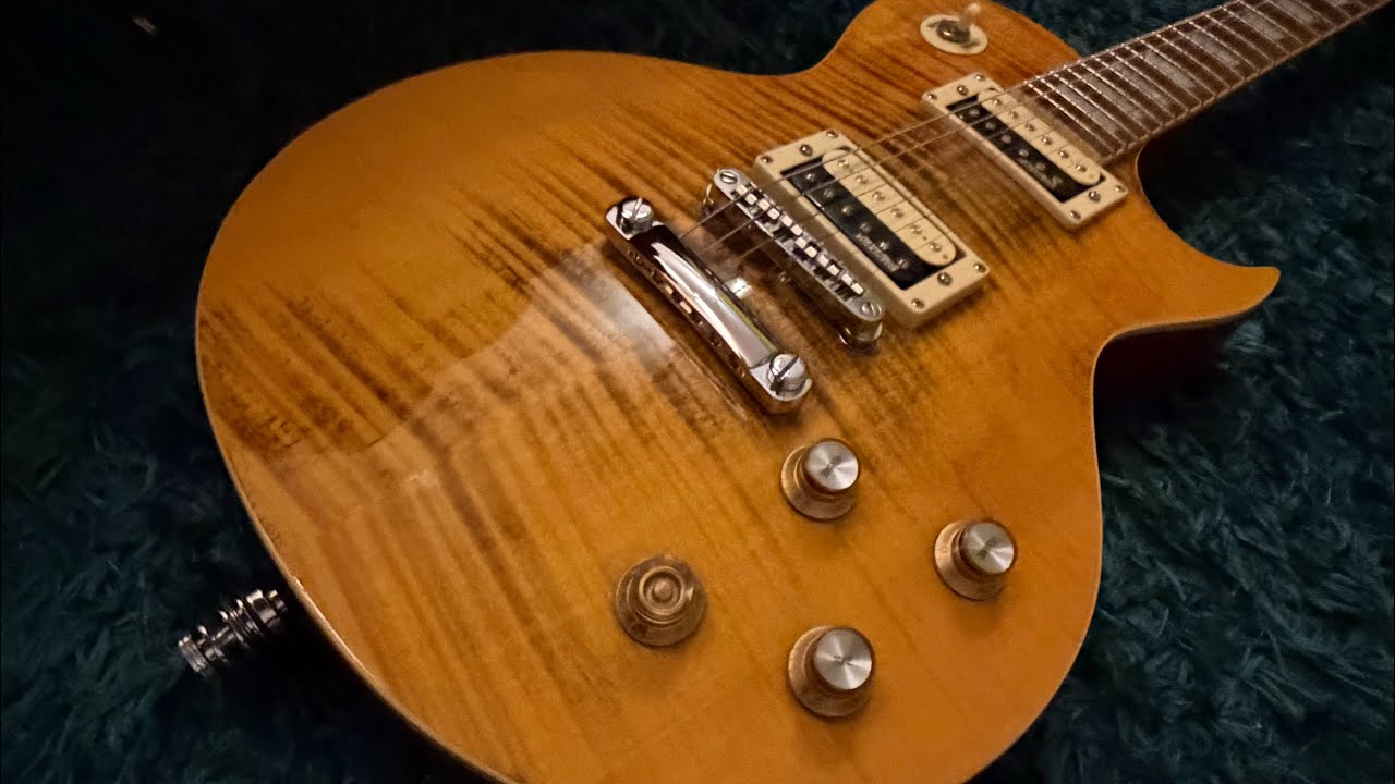 One of my fave guitars , such a nice finish as well . 