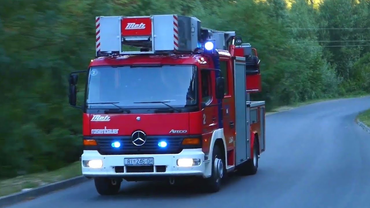 Navalno vozilo s ljestvom 2 Vatrogasci Crikvenica