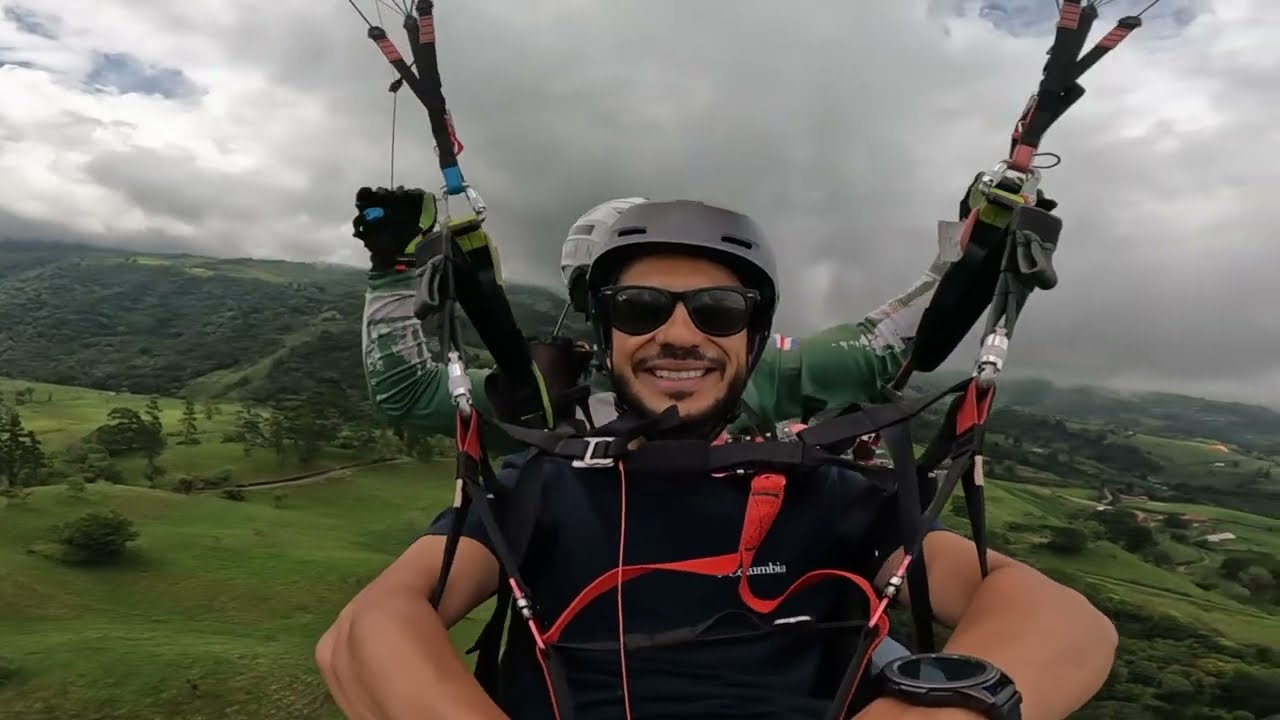 Primer vuelo instructivo de parapente para aprender a volar solo, con la escuela Go fly.