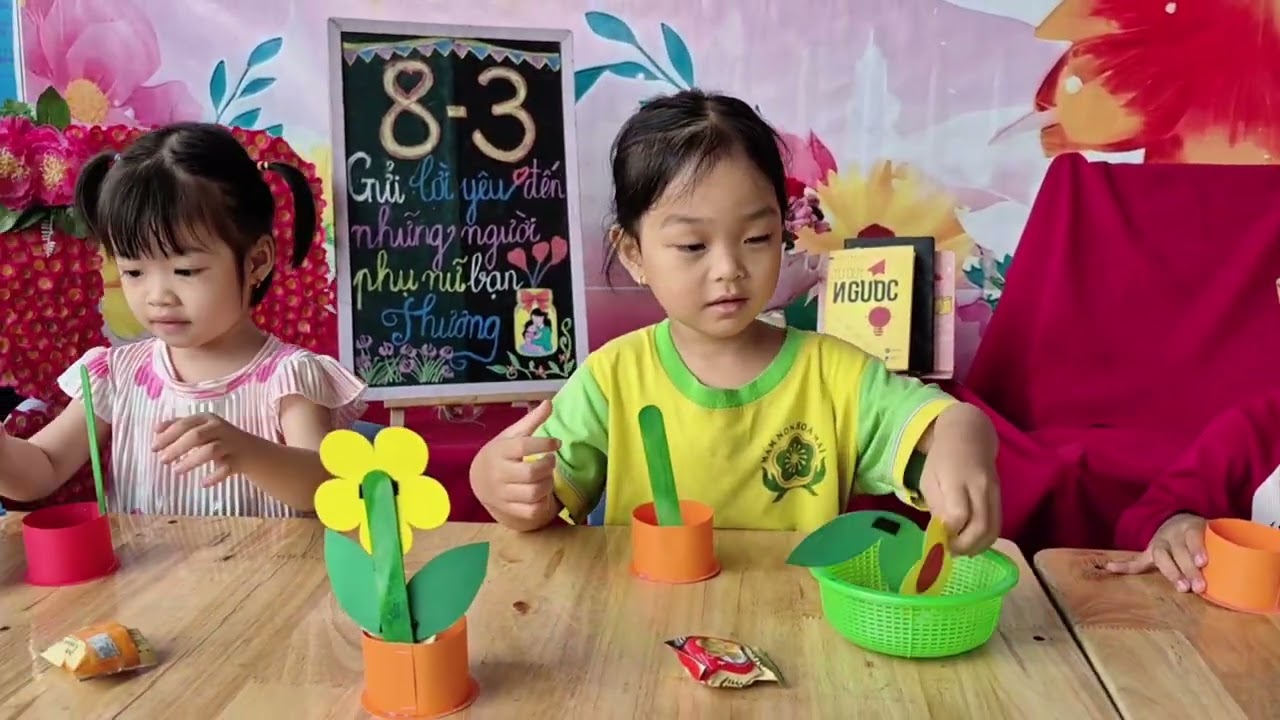 DÁN HOA TẶNG MẸ. 8-3-2026