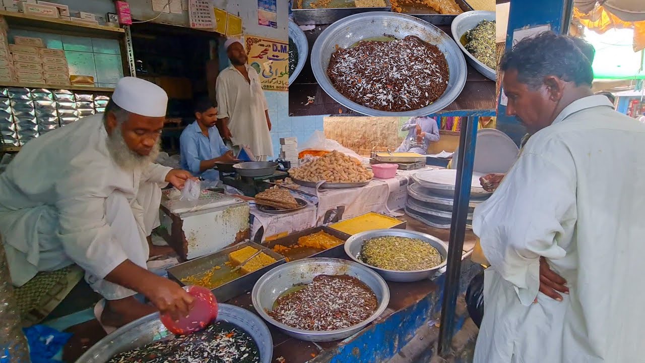 1956 Se Banaya Janen Wala Halwa | Gwadar Street Food | Balochistan Street Food | Mubashir Saddique