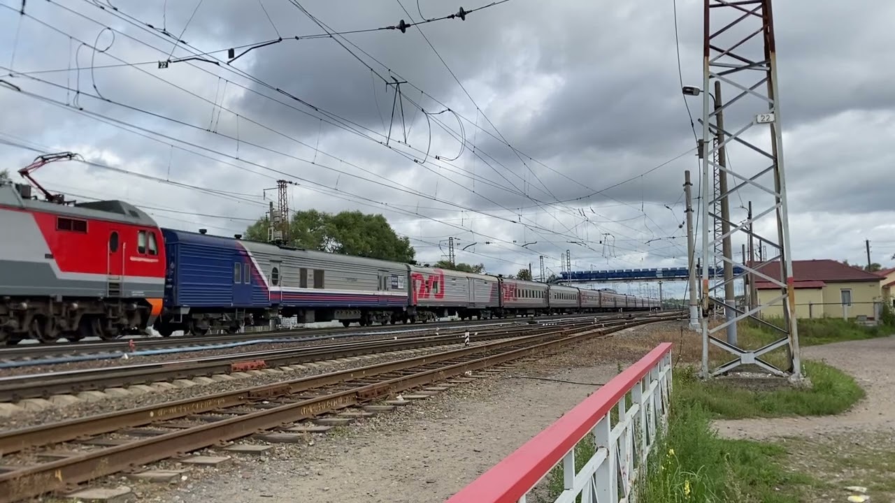 Электровоз ЭП2К-270 с пассажирским поездом 375 Воркута – Москва