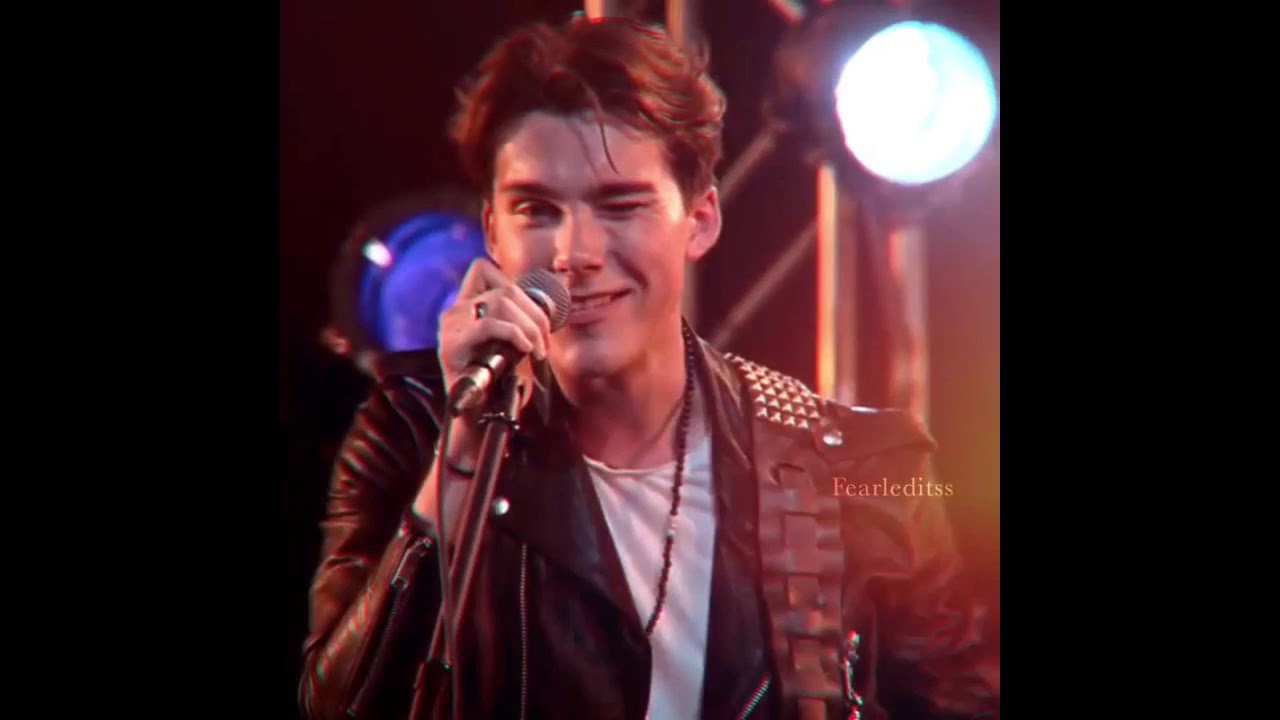 Reggie (Julie and the phantoms) instagram edits