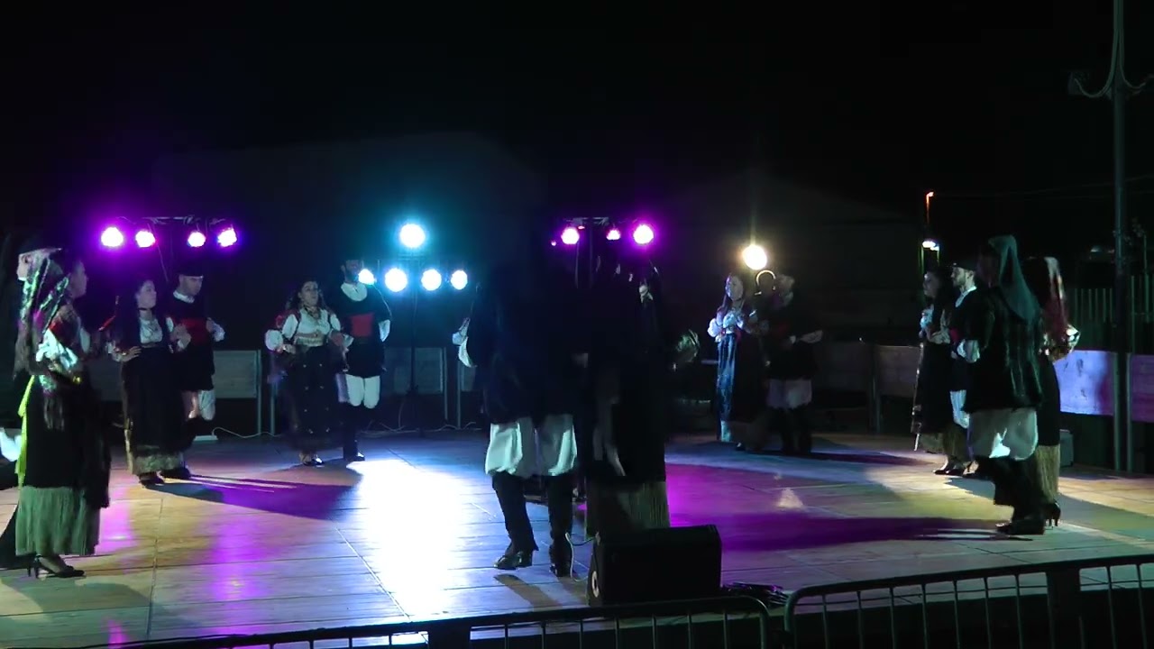 ==Gruppo Folk Tiscali di Dorgali - Ballu 'e Ischina==   (11)