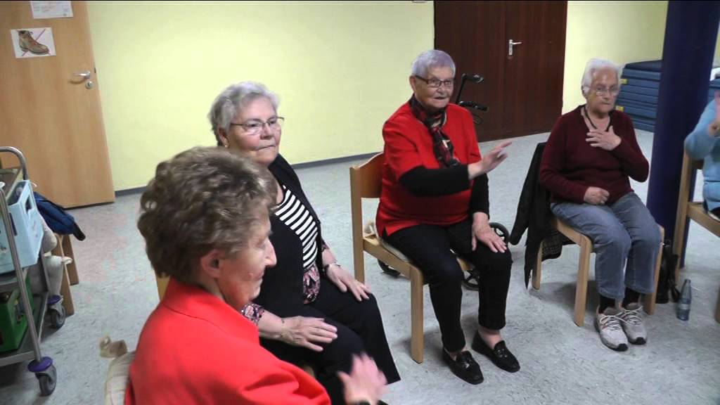 Sitztanzgruppe im Mehrgenerationenhaus Wesel