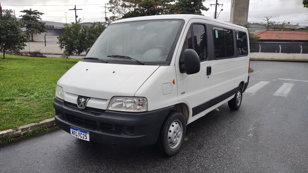 Peugeot Boxer Mini Bus 15 lugares 2014