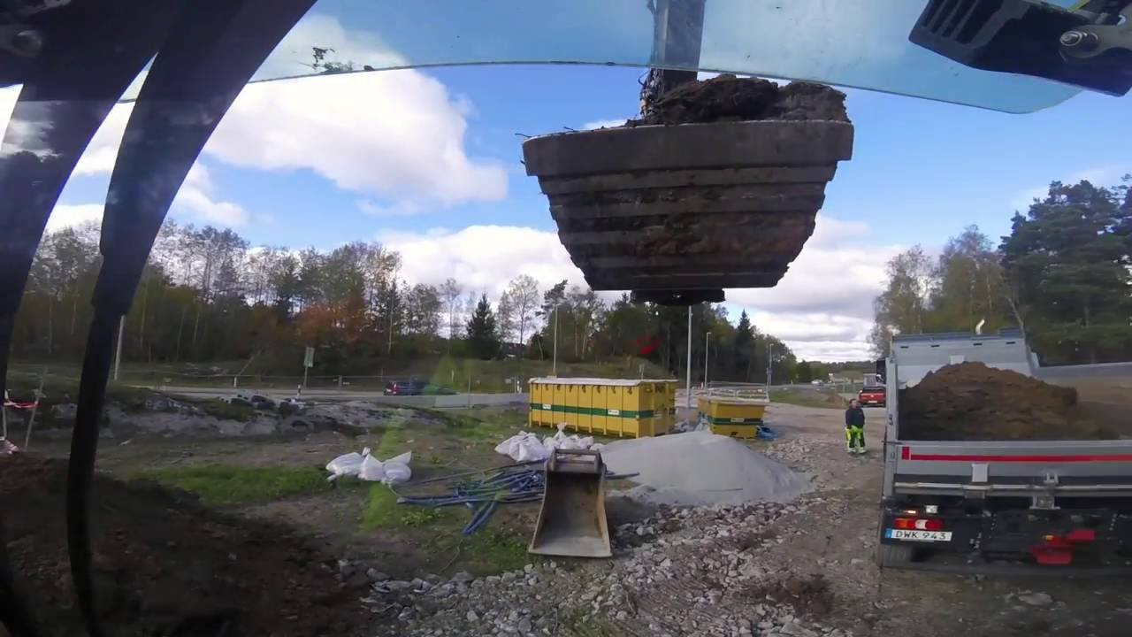 Volvo EC250EL schakt och utlastning