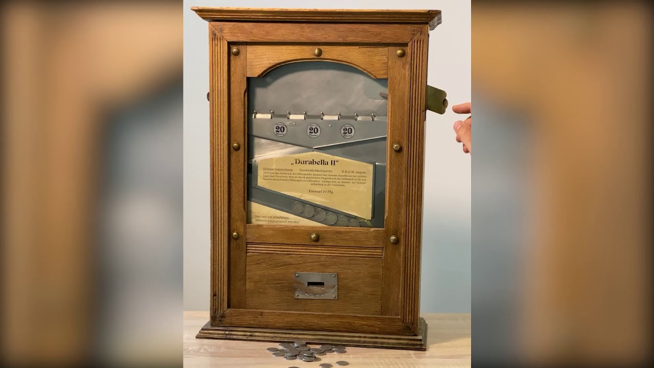 Hugo Detert Automatengehäuse um 1907 mit fiktivem Spielfeld