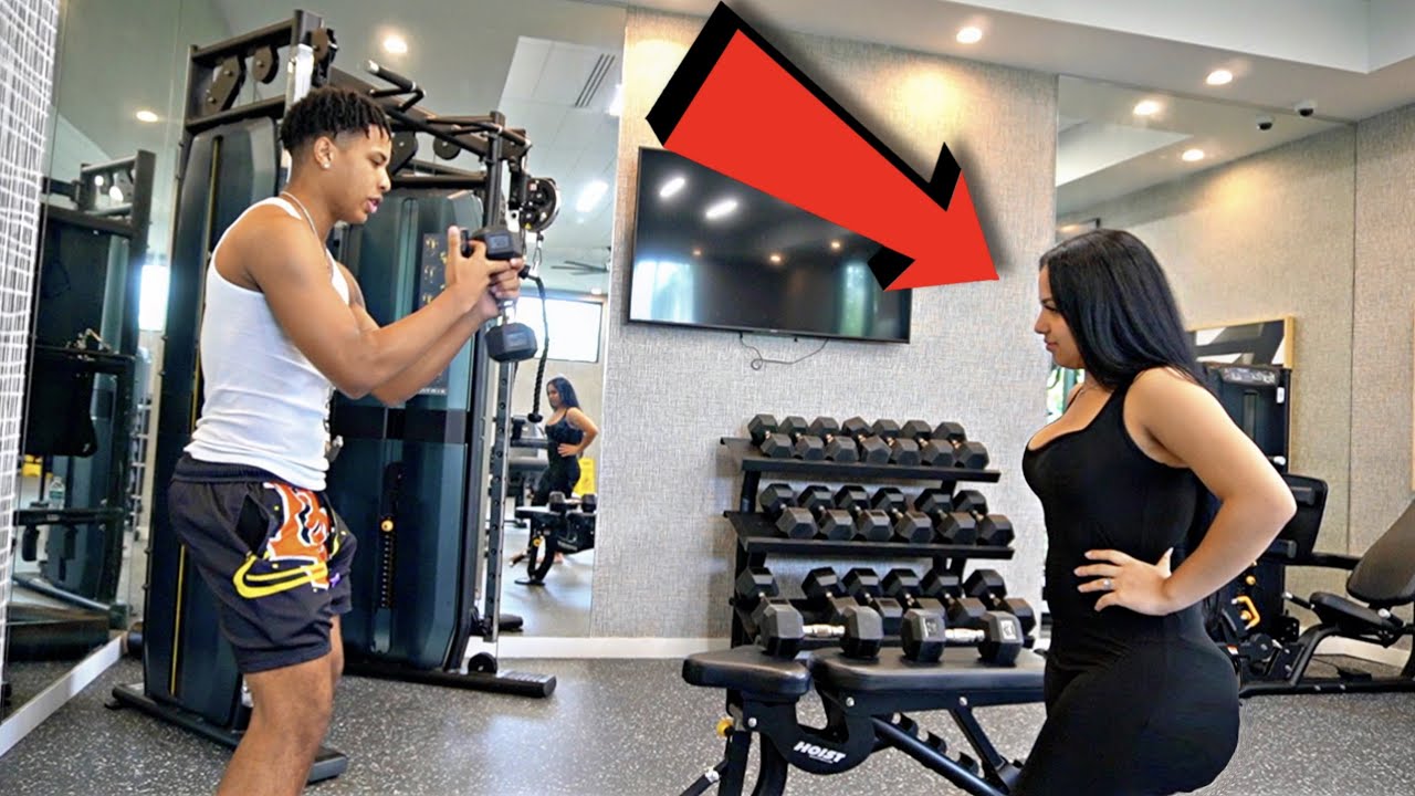 WORKOUT INSTRUCTOR PRANK ON BOUJEE GIRL IN THE GYM! 🏋🏽‍♂️😂