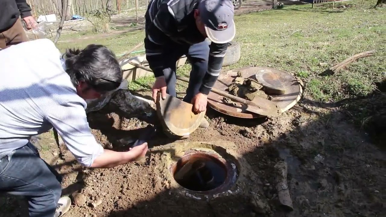 Грузинское вино. Цоликоури в Твиши, открываем кувшин (чури) с новым вином.