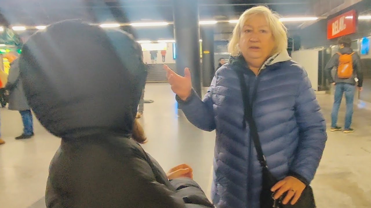 Метро в Праге не работает,покажут куда идти.