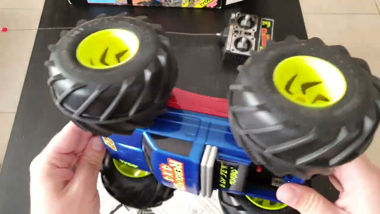 Unboxing and testing a 1996 Tyco Rebound in 2022
