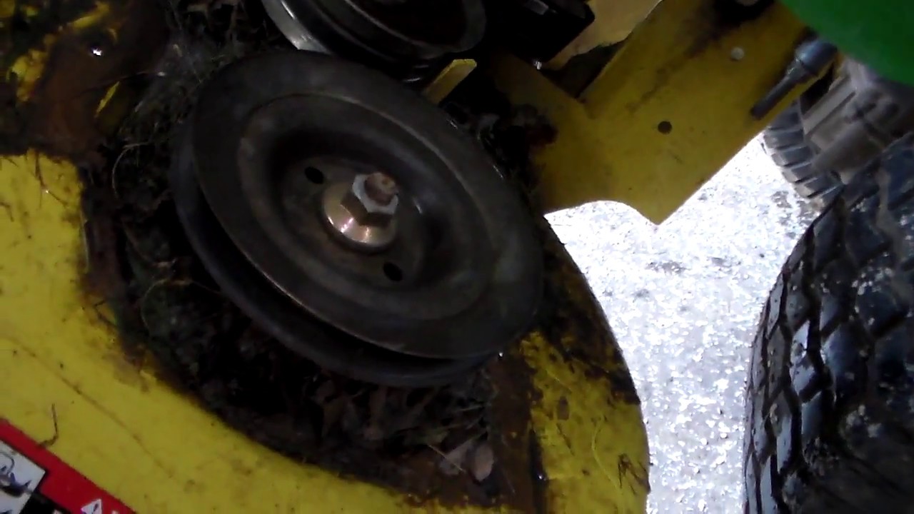 На что обратить внимание при обнаружении проблем с ремнем на деке газонокосилки