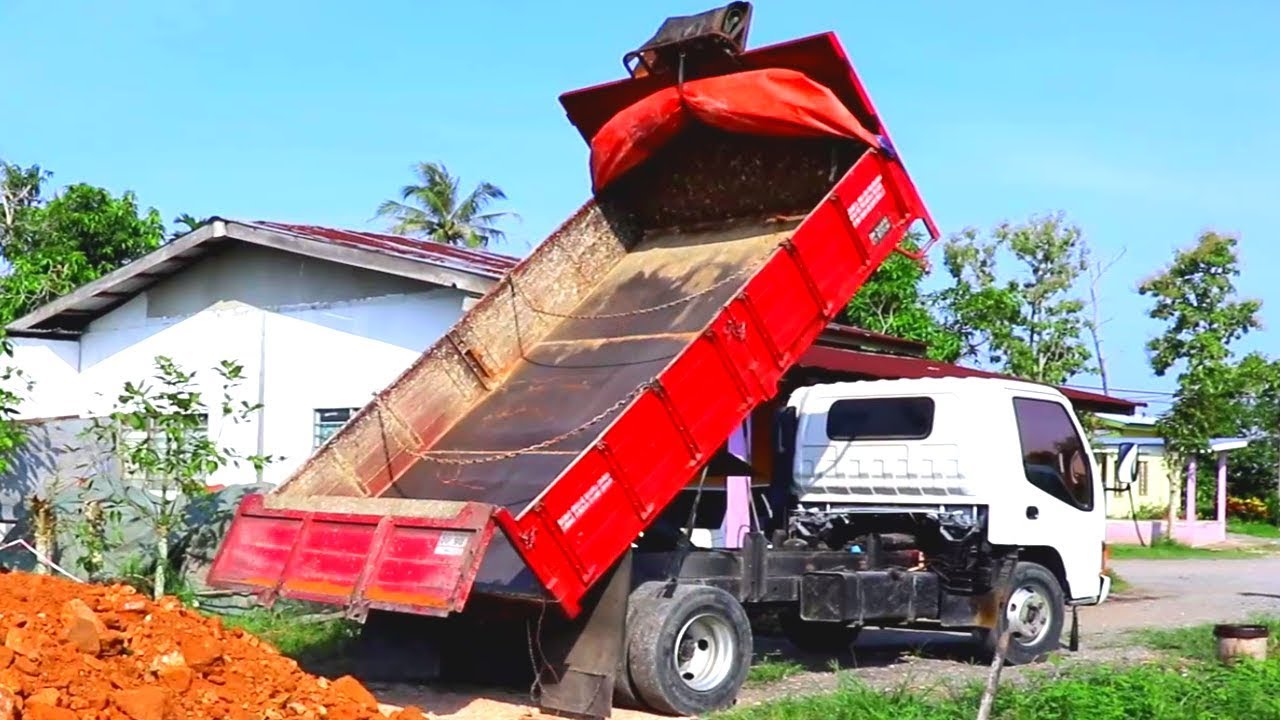 Lori Tayar 6 HINO FUSO CANTER HICOM ISUZU Di Pagi Hari Buang Tanah