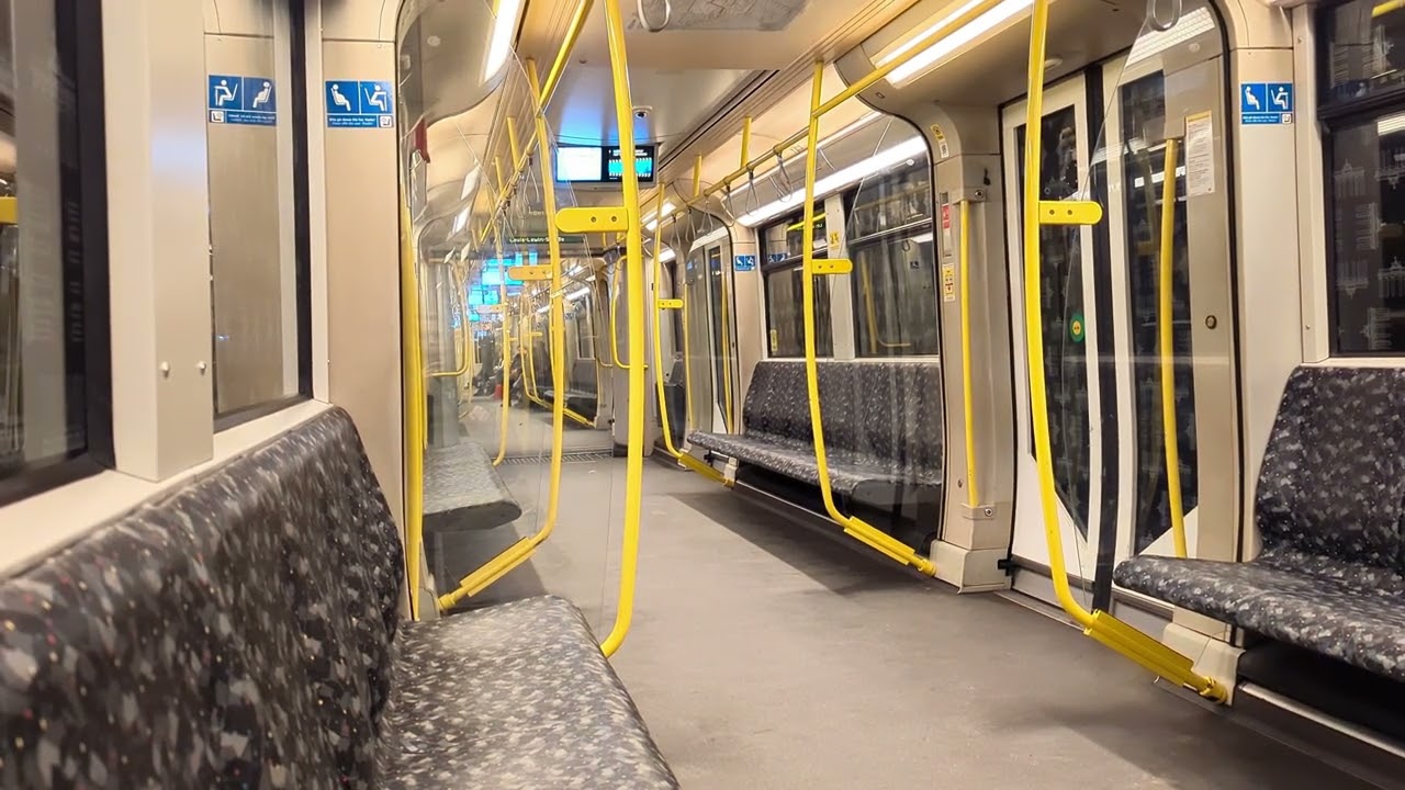 [4K] U-Bahn Berlin - Spätabendliche Mitfahrt im H01 (5044) auf der östlichen U5