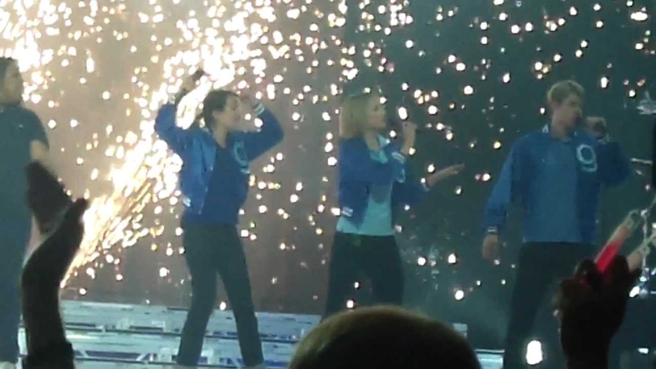 Glee Cast singing Empire State of Mind + Somebody to Love.MP4