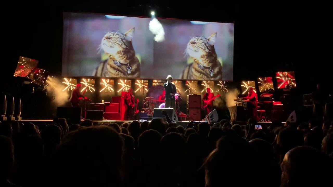 Morrissey - Love Is On Its Way Out (first ever play) - Live in Leeds March 6th 2020
