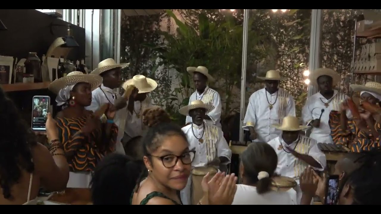 Alborada  de Timbiquí arrullando en Domingo Amasa con la maestra Nidia Góngora