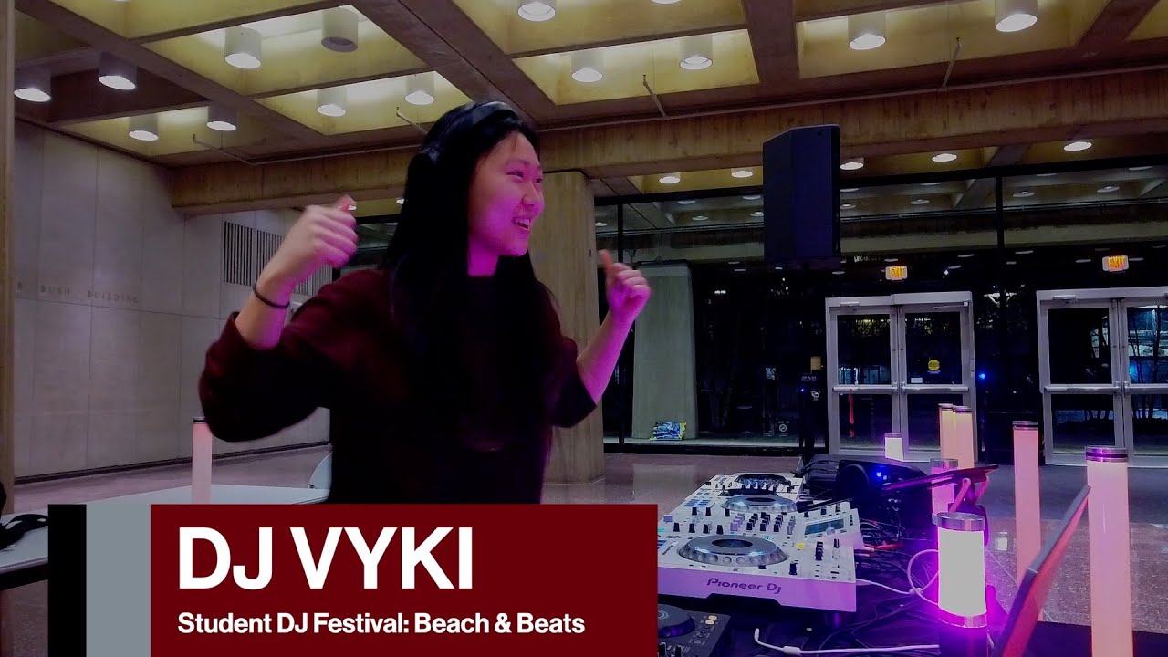 DJ VYKI -- MIT Student DJ Showcase -- Beach & Beats