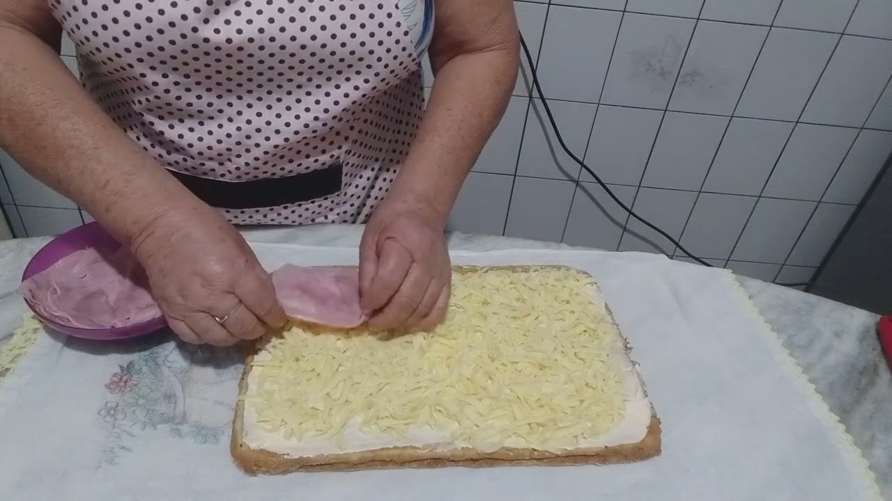 ROCAMBOLE SEM GLÚTEN,  RECHEIO MARAVILHOSO. FAZ AÍ.