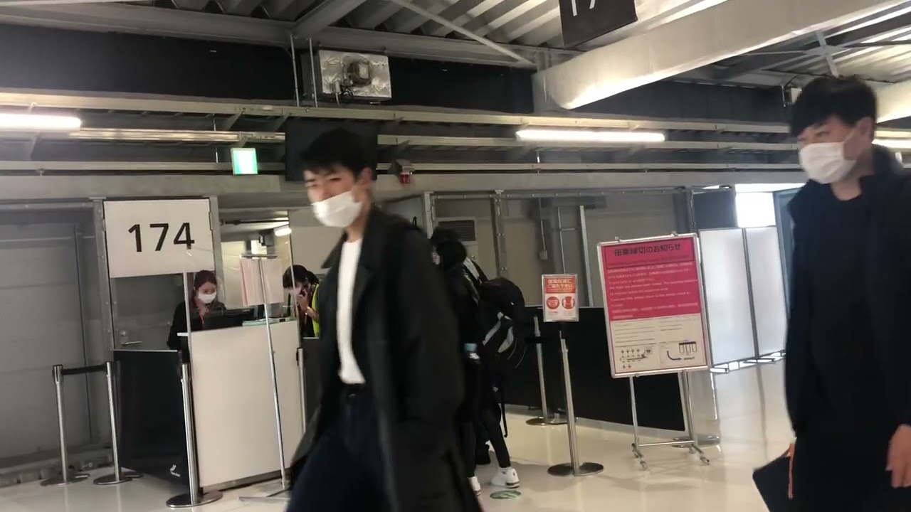 ジェットスター航空ゲートが15前に閉まって、、乗れずに半泣きになってる人、、いっぱいウロウロ..😱😭チーン♨💦💧😱✈️✈️✈️loc