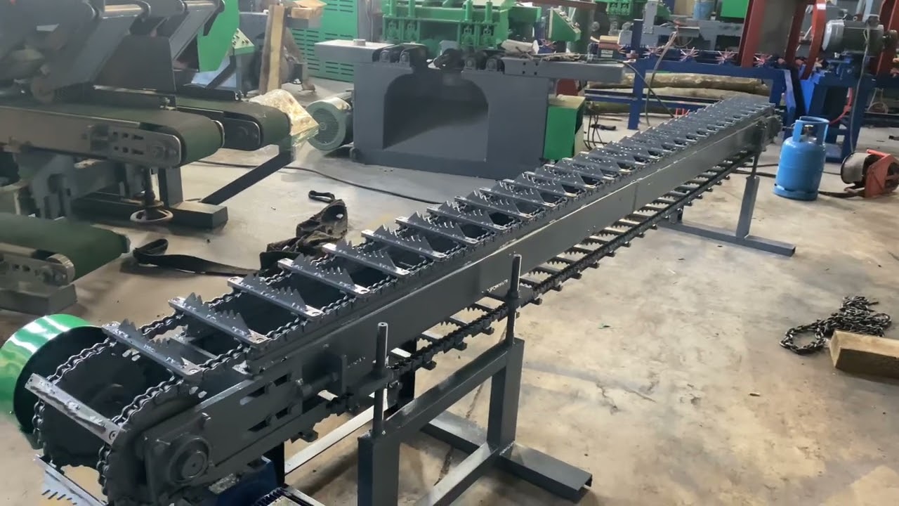 Băng tải xích cấp gỗ tròn cho máy xẻ một mặt phẳng. Liên hệ tư vấn : 039.2626.185