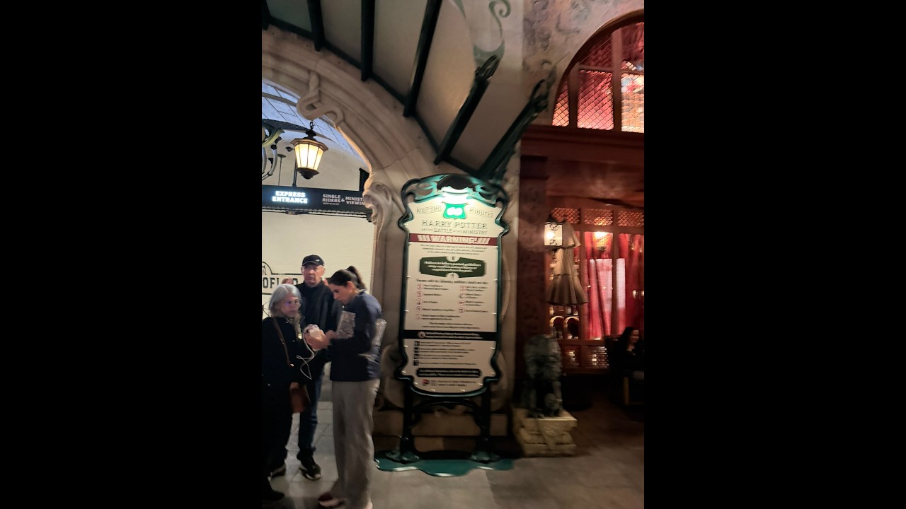 POV Harry Potter and the Battle at the Ministry™ Ride Queue