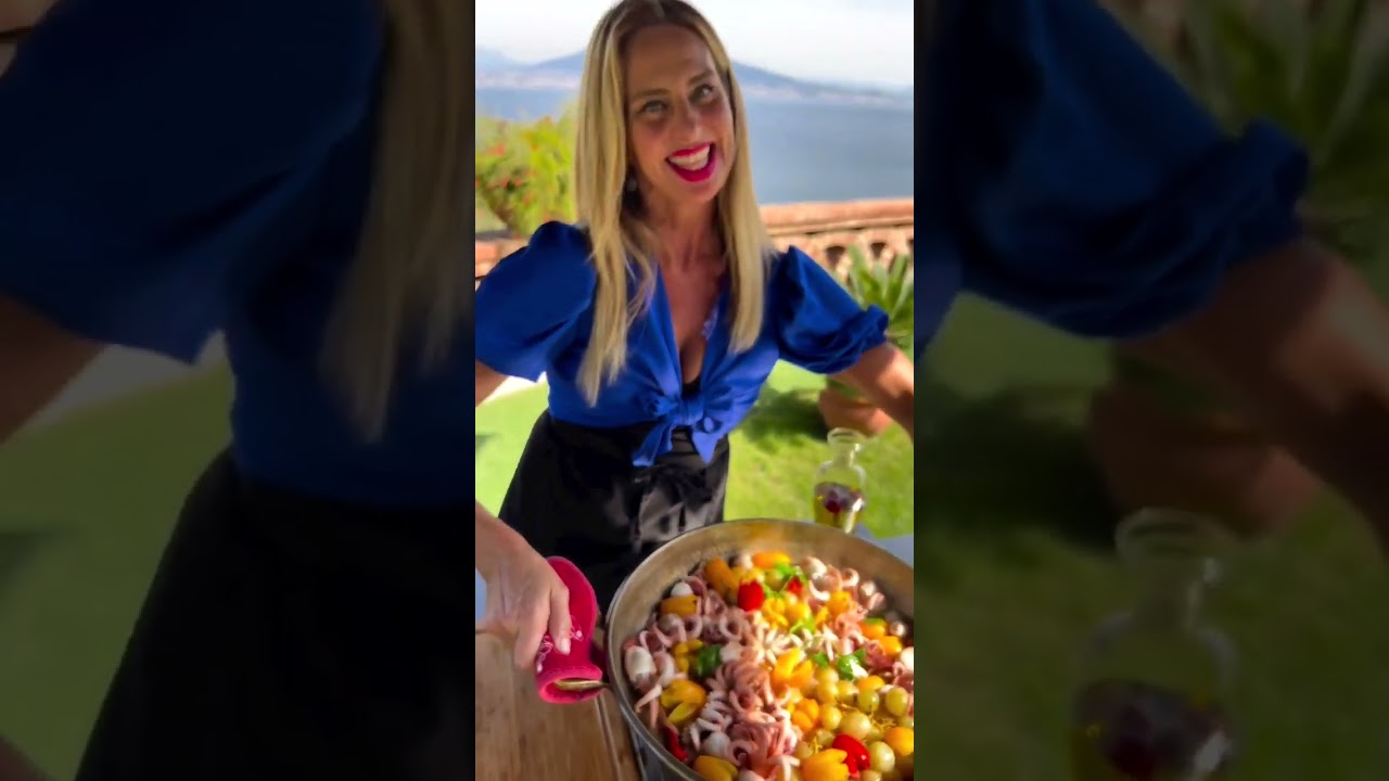 Conchiglioni rigati con moscardini, uva e pecorino