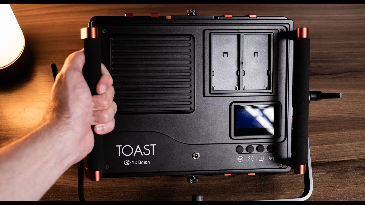 MELHOR LUZ PARA FILMMAKERS DE GUERRILHA - TOAST LED da YC Onion - Review em Português