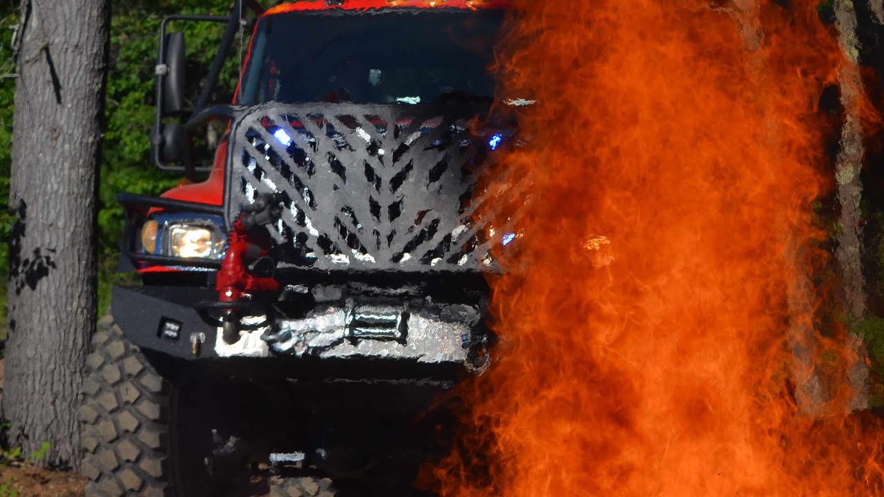 Bulldog Extreme 4X4 Firetruck 2016