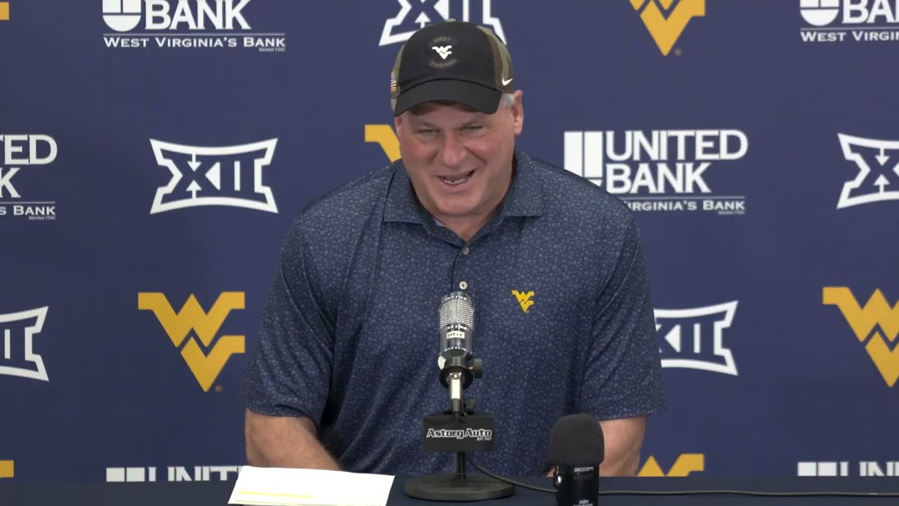 Главный тренер WVU Рич Родригес начинает весенние тренировки.