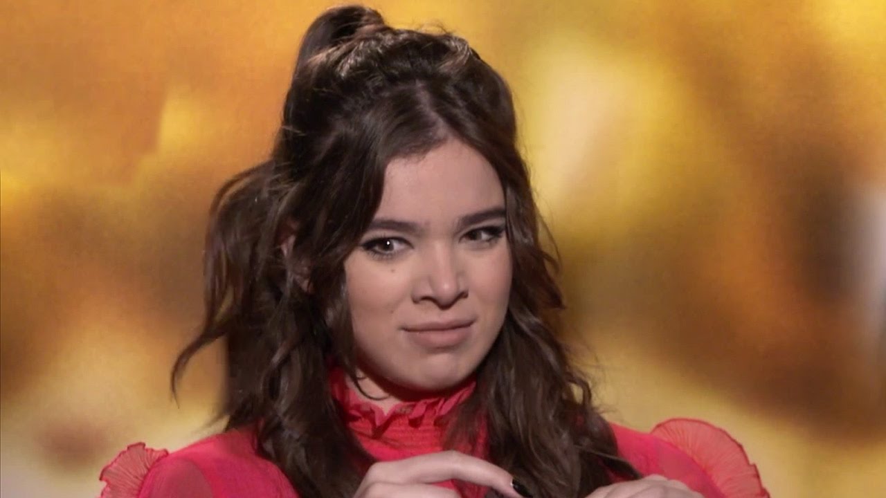 Hailee Steinfeld Plays The 7 Second Challenge With 'The Edge of 17' Cast