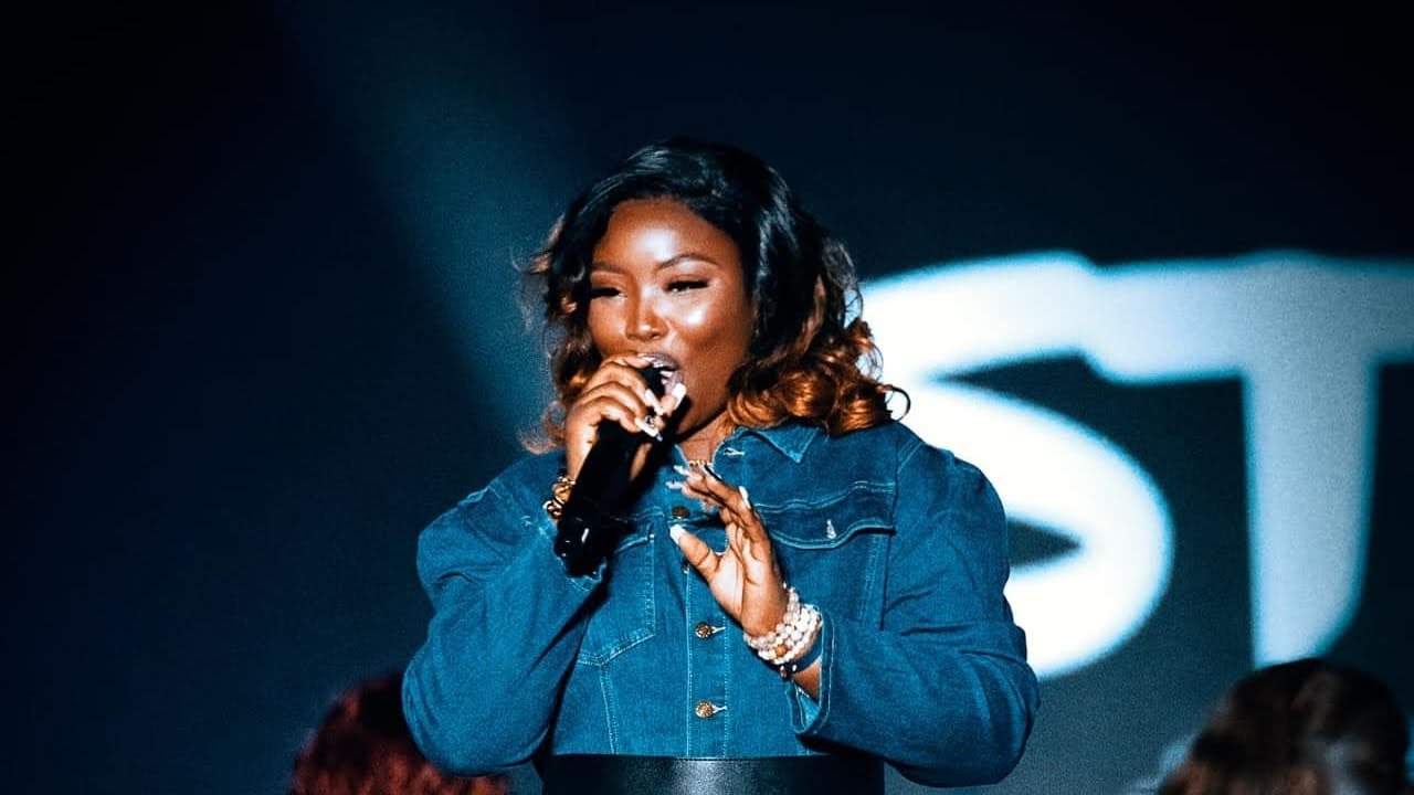 Roseline layo enflamme Harlem à New-York après le CASINO de Paris-BSvinX