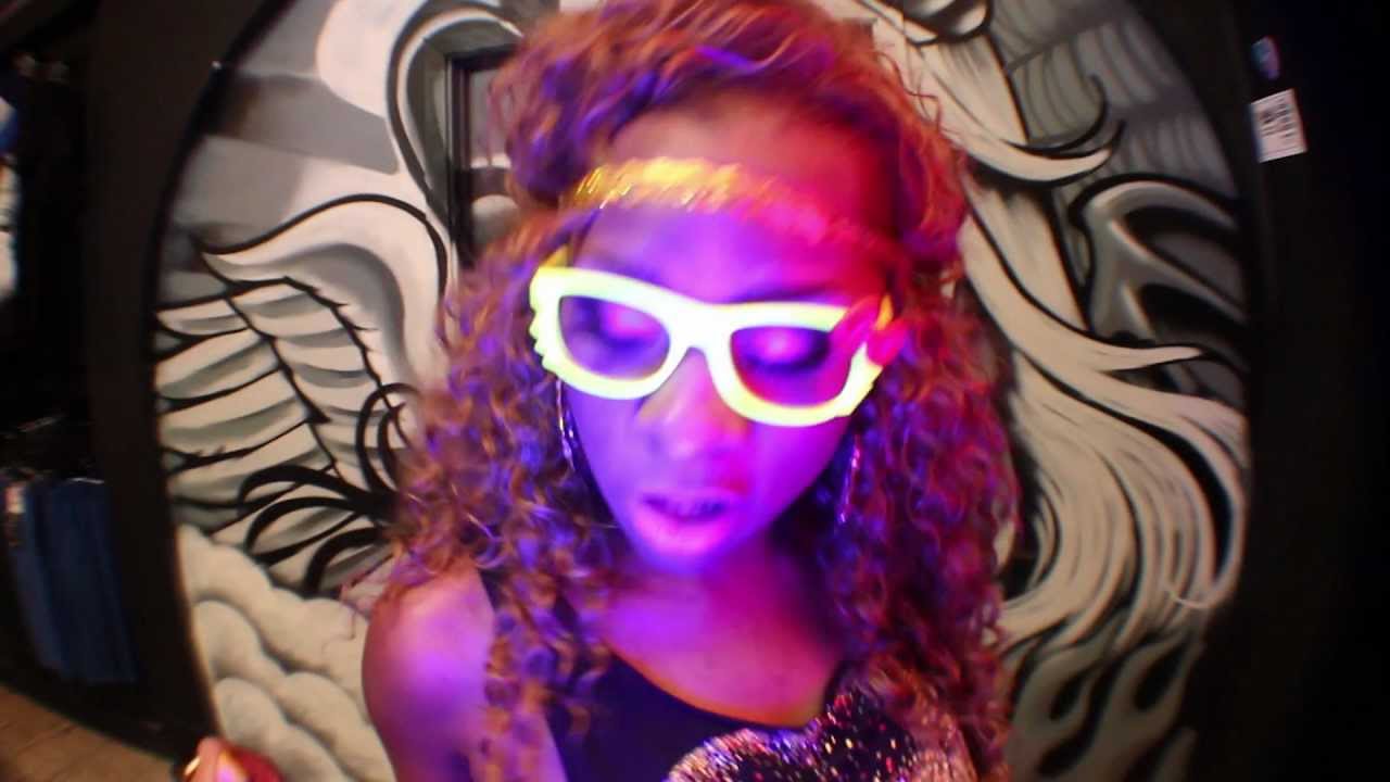 U Ain't Bout That Life (Queenmix) (Official) @QueendomComeSDS (Dir. by @RemZeezy)