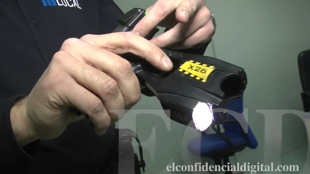 Vea cómo son las pistolas eléctricas Taser X26P de los Mossos d'Esquadra