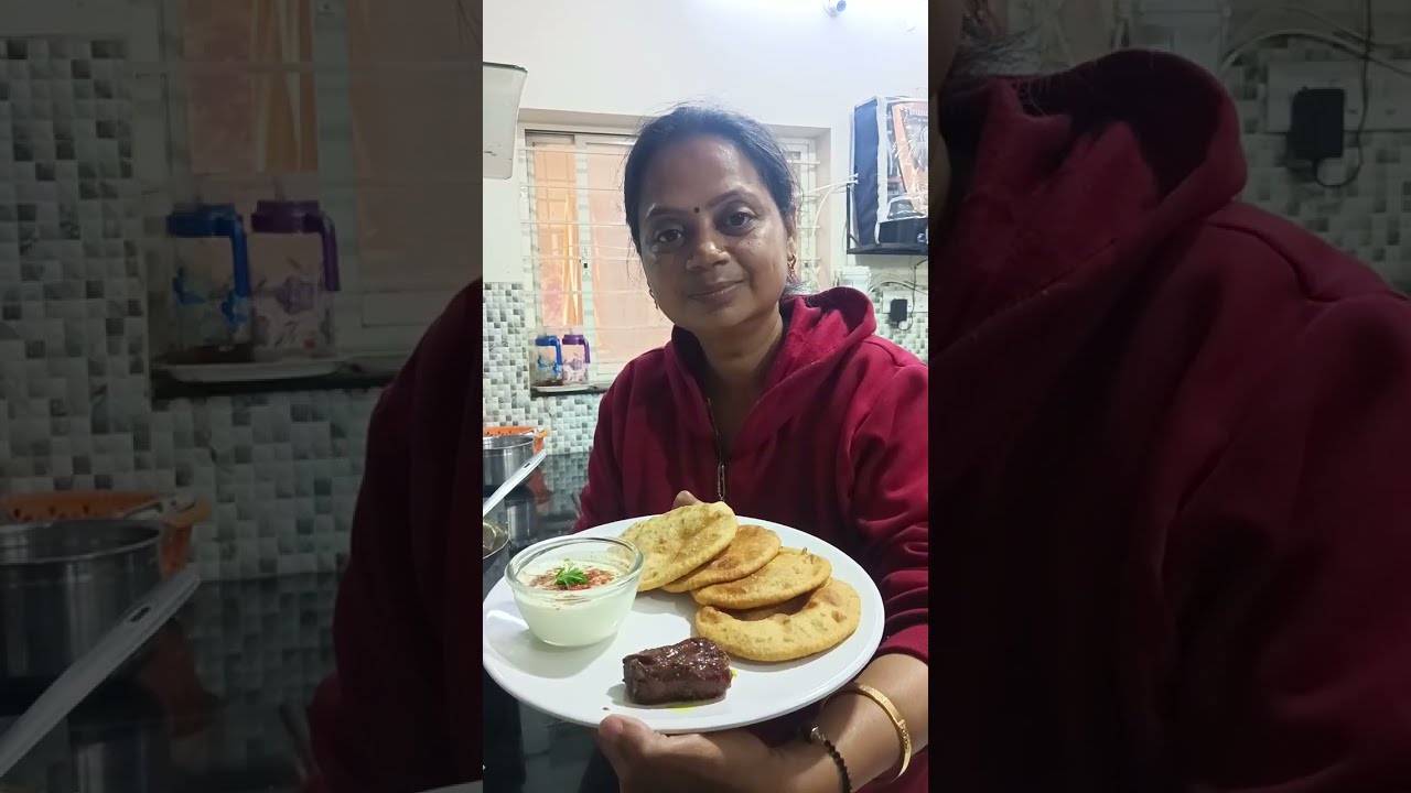 Soft and Moist and Mouth melting Stuffed Gobhi Aalo Puri. जो खाए जीवन भर याद रखे।