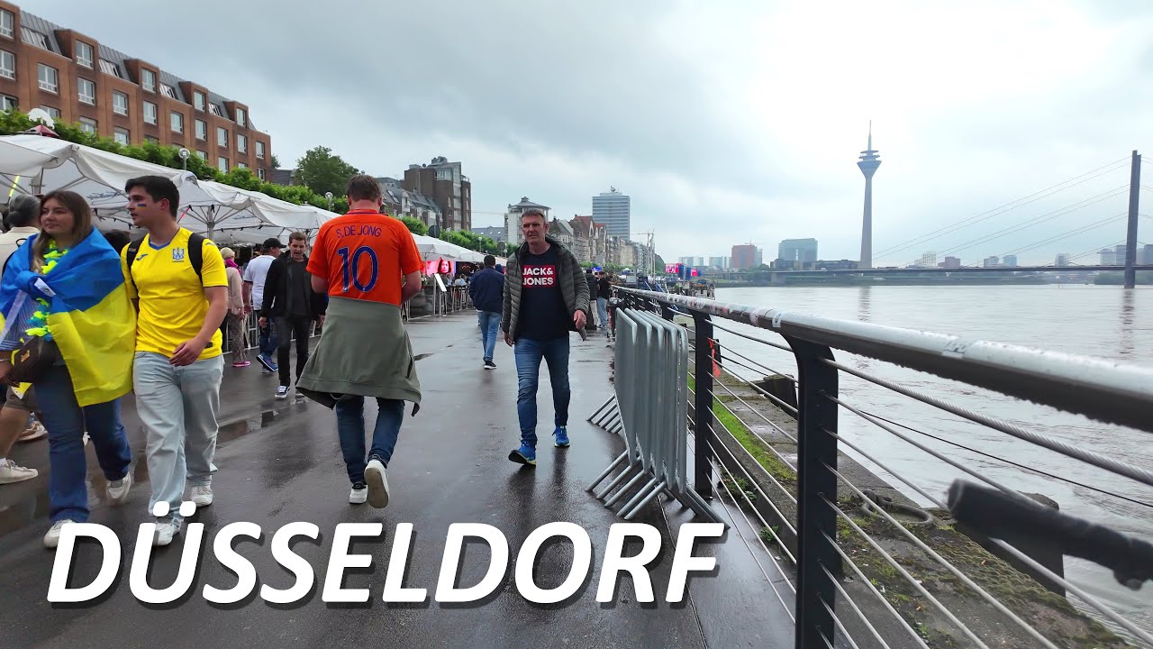 Düsseldorf walking während der UEFA Euro 2024