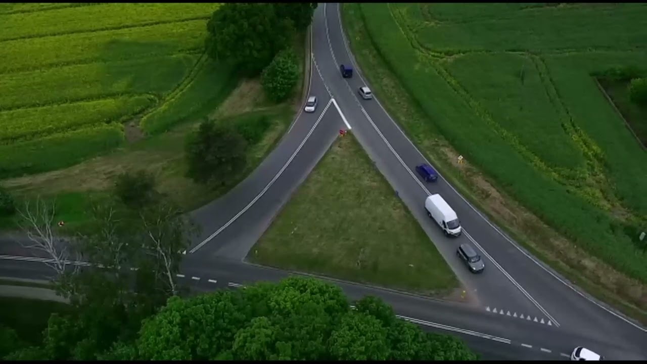 POLICJANCI Z DRONEM NA DK15. WPADŁO KILKUDZIESIĘCIU KIEROWC&Oacute;W
