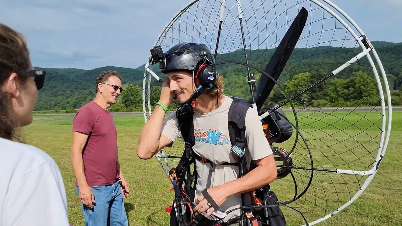 Инструктор по парамоторным полетам мошенник рубит пропеллер!!