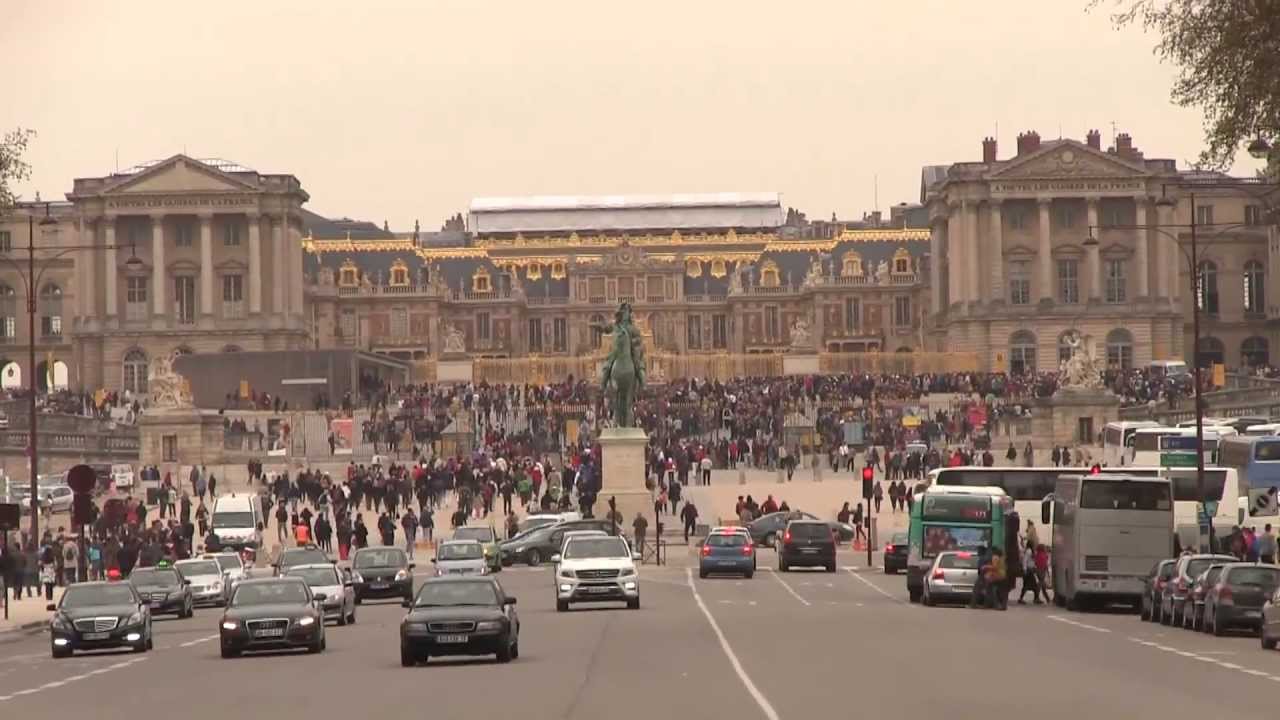 ベルサイユ宮殿入口前