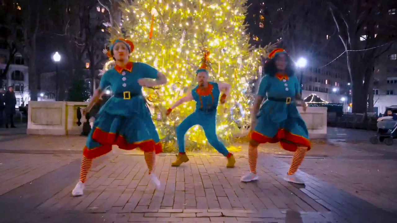 Afrobeat Christmas Choreography || By @skoobi.e #afrobeats #dance #hiphop