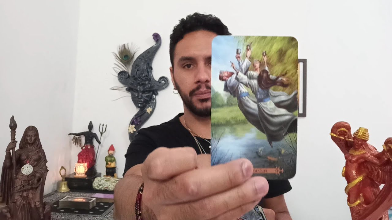 PEIXES ♓ O retorno de alguém indeciso / É hora de viver e não apenas sobreviver...
