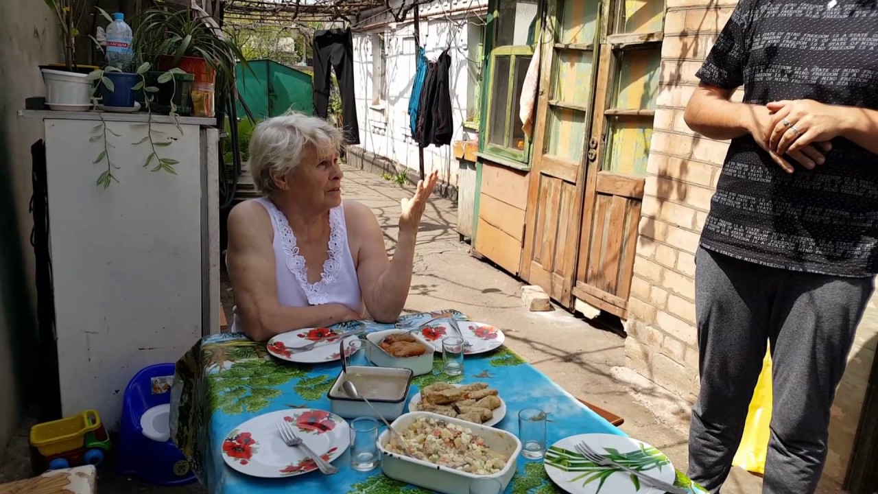 В ГОСТЯХ У КОЛИНЫХ РОДСТВЕННИКОВ ЖЕНЩИНА КРЕМЕНЬ