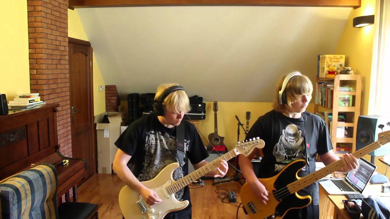 Red Hot Chili Peppers - Around the world (bass + guitar playalong)