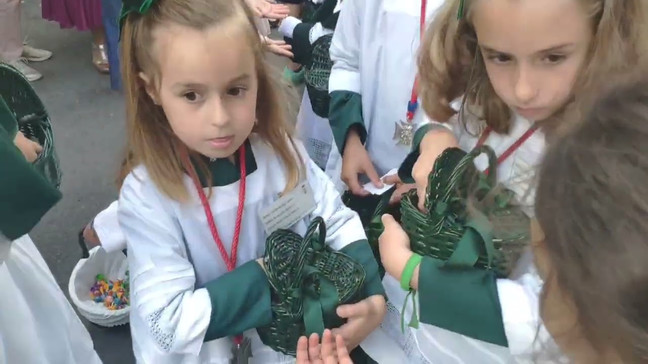 La Hermandad del Cautivo por las calles de su barrio el Domingo de Ramos de 2025 en Dos Hermanas.